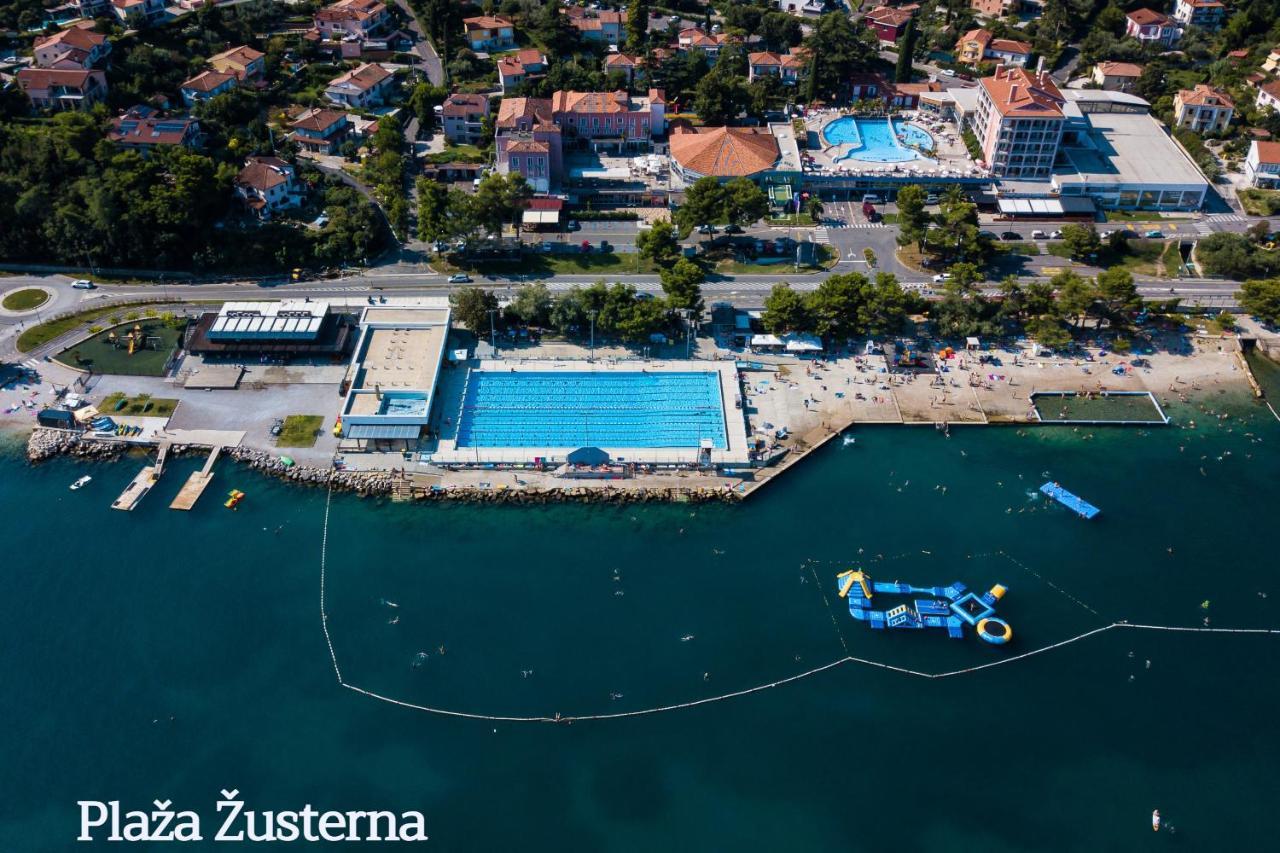 Apartma Zusterna Za Bazenom Koper Exterior photo